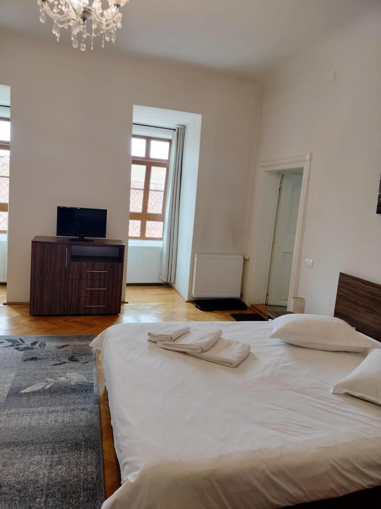 Casa Sforii 3*